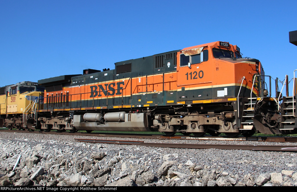 BNSF 1120